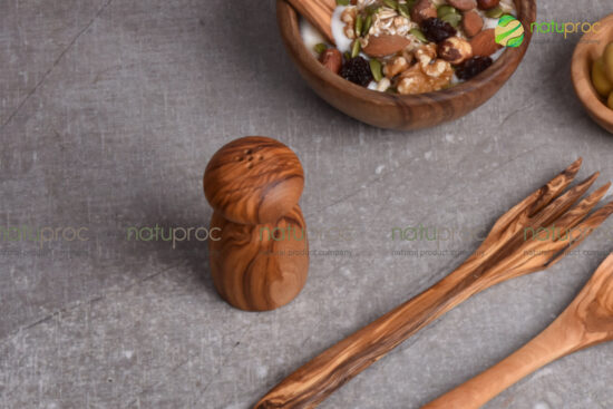 olivewood-sald-and-pepper-shakers-natuproc